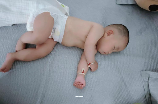 南充三个月宝宝抬头不稳
